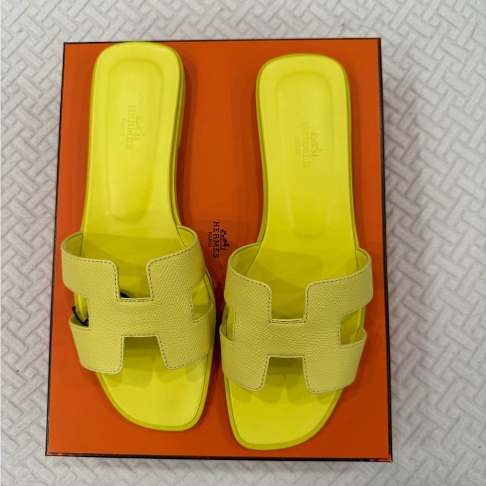 Hermes Yellow Sandals Vibrant Comfort Design NEW never worn